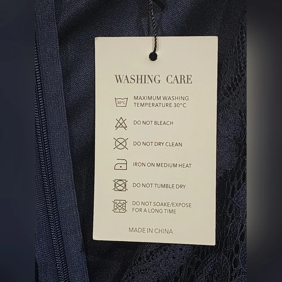 Navy Blue dress with lace bodice and slwevs and a flowy chiffon skirt Size 24W - Picture 6 of 6